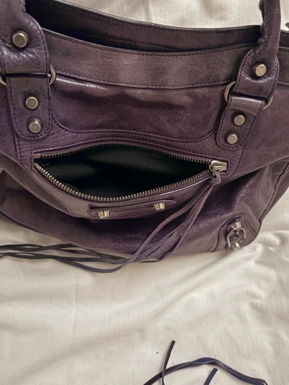 Yummy Purple Italian Distressed Leather Vintage Tote Bag!! - Picture 6 of 15